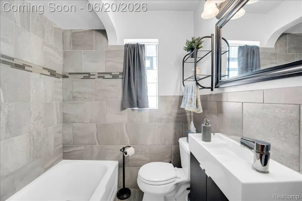 1009 Harvard Road Berkley City MI 48072