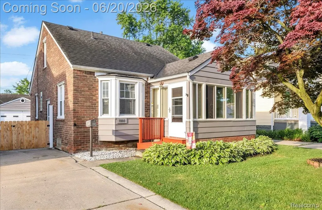 1009 Harvard Road Berkley City MI 48072