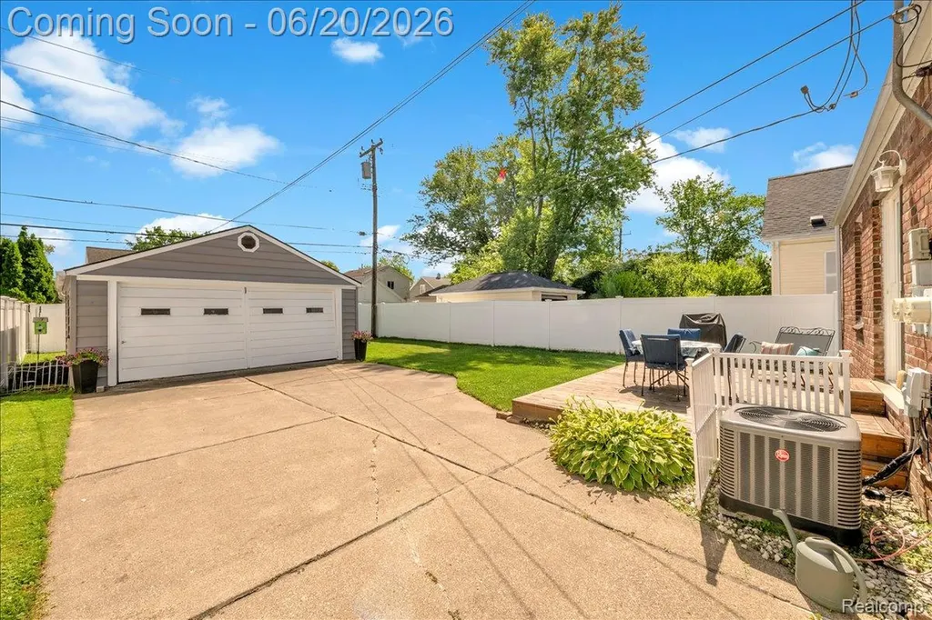 1009 Harvard Road Berkley City MI 48072