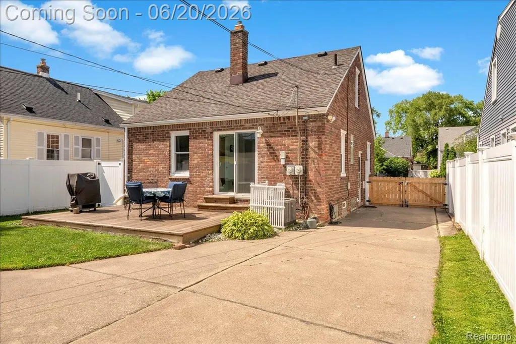 1009 Harvard Road Berkley City MI 48072