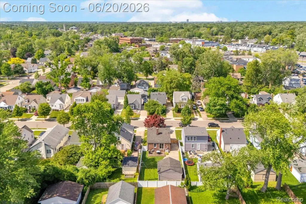 1009 Harvard Road Berkley City MI 48072
