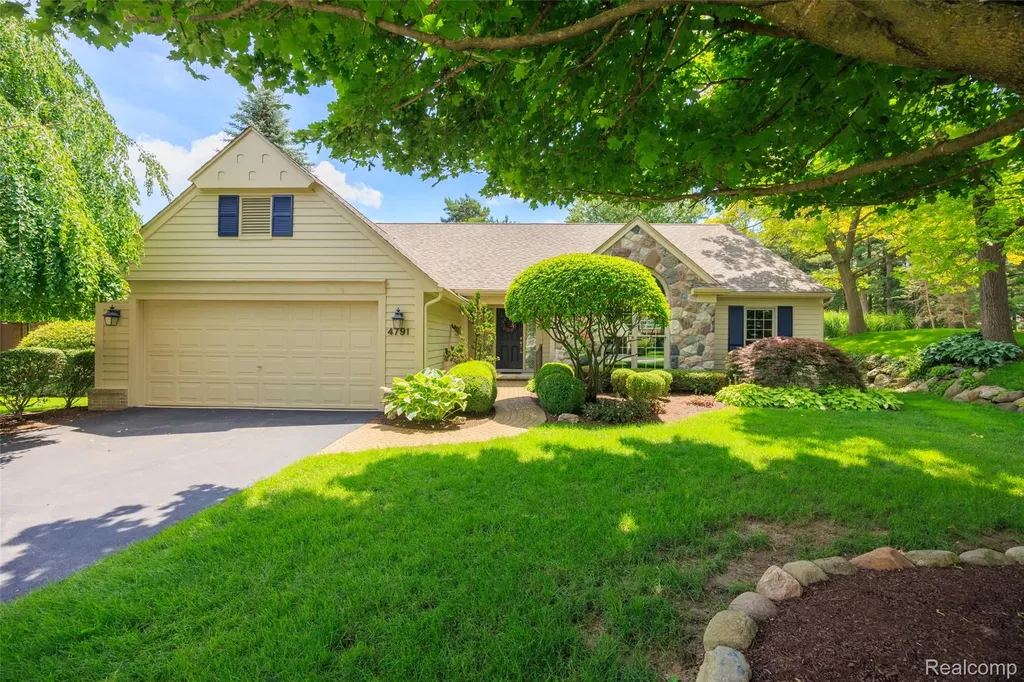 4791 Roundtree Drive Genoa Township MI 48116