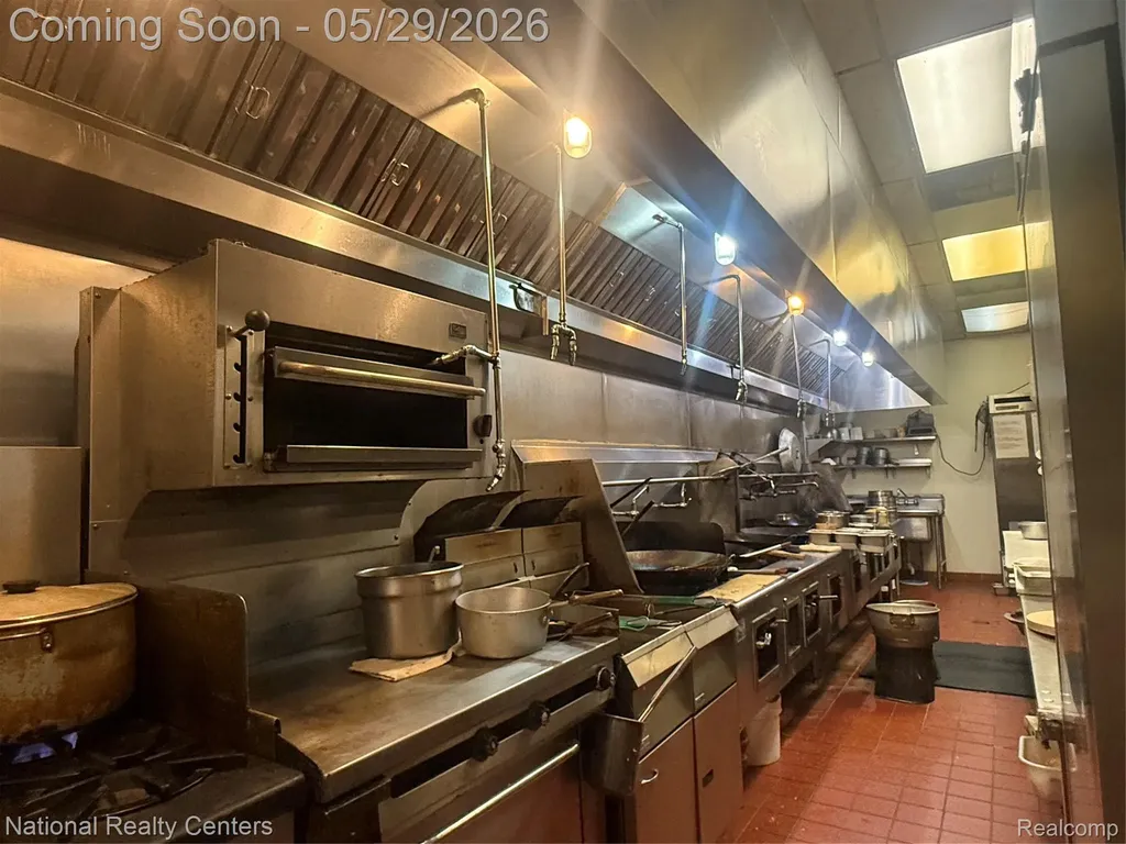 6257 W Orchard Lake Road E West Bloomfield Charter Township MI 48322