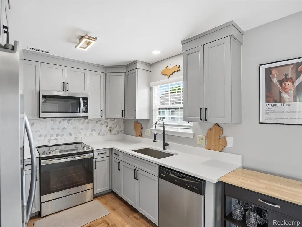 135 W Kenilworth Avenue Royal Oak City MI 48067
