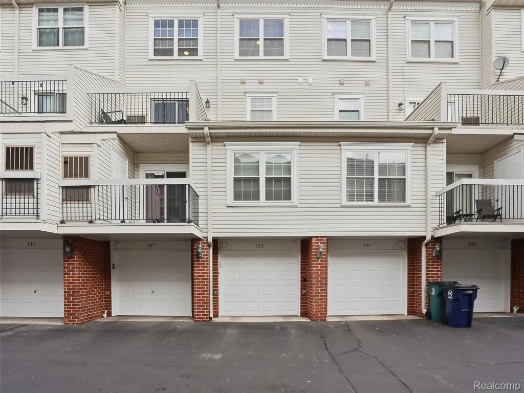 135 W Kenilworth Avenue Royal Oak City MI 48067
