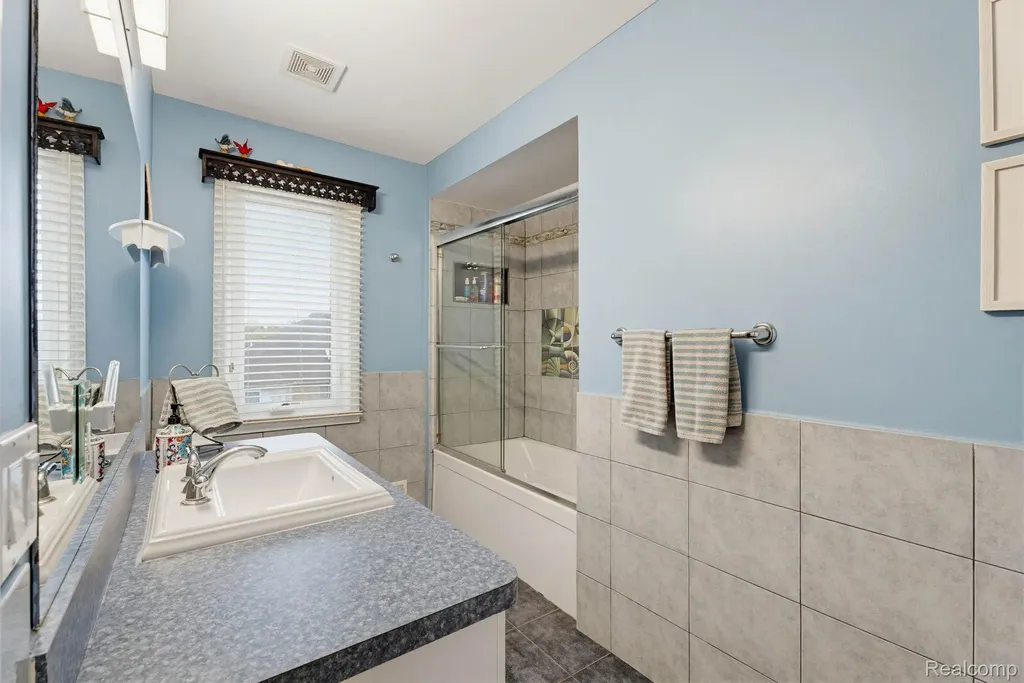 43376 Chester Drive Sterling Heights City MI 48314