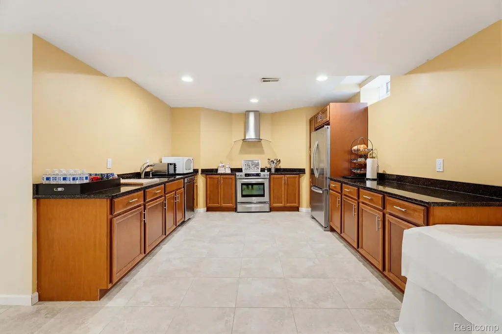 43376 Chester Drive Sterling Heights City MI 48314