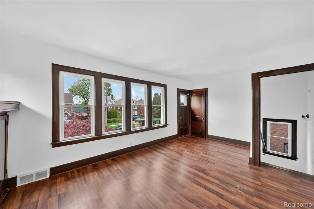 368 Piper Boulevard Detroit City MI 48215