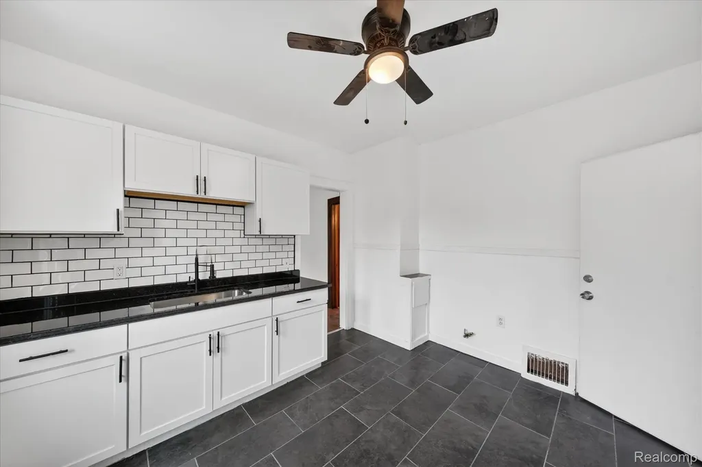 368 Piper Boulevard Detroit City MI 48215
