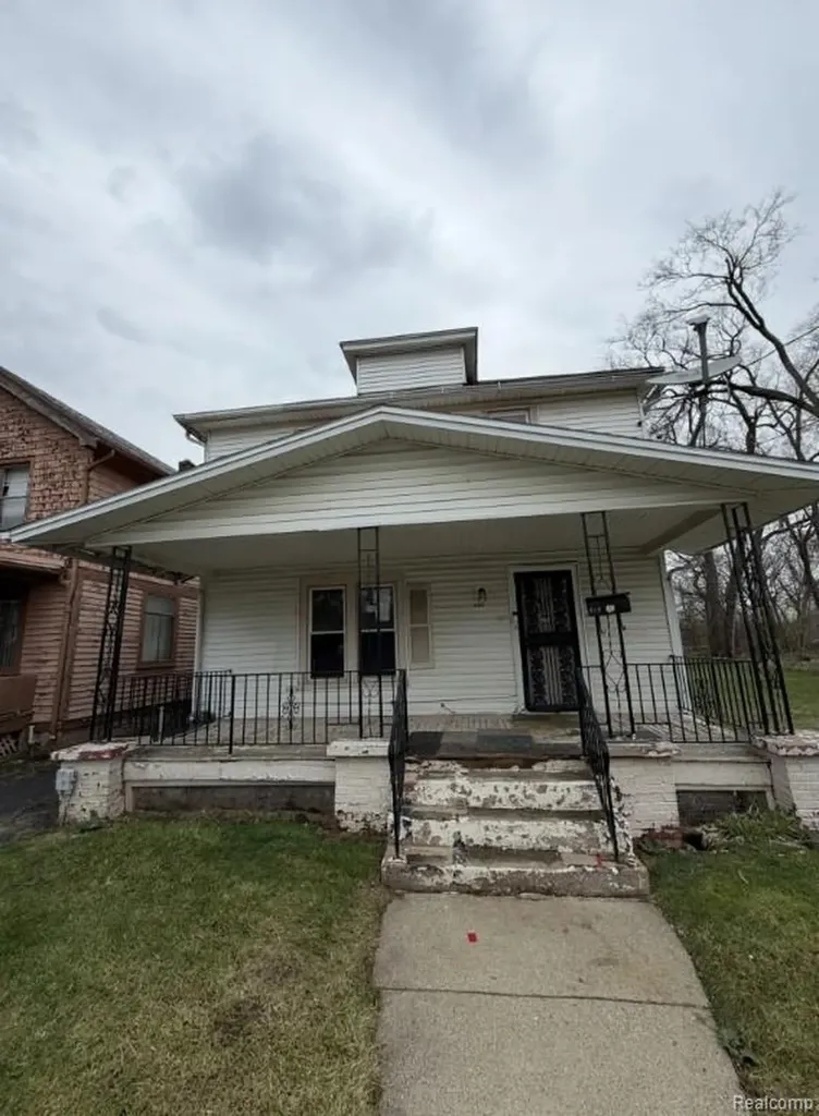 813 Addison Street Flint City MI 48505
