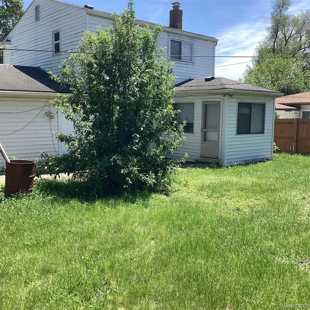 453 N Wildwood Street Westland City MI 48185