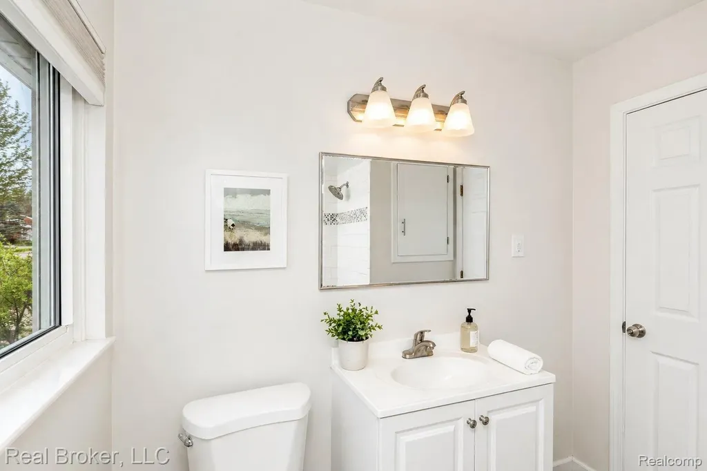 8410 Northfield Boulevard Oak Park City MI 48237