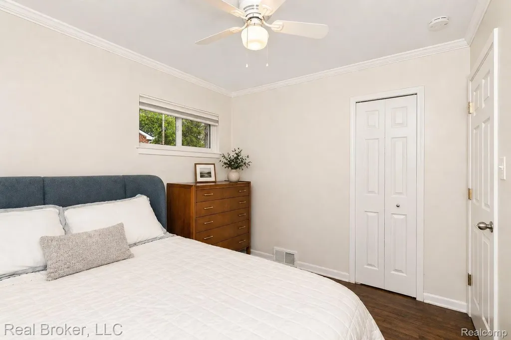 8410 Northfield Boulevard Oak Park City MI 48237