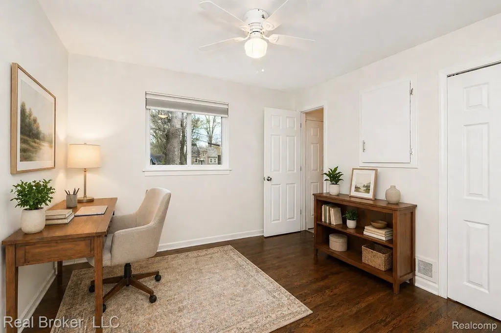 8410 Northfield Boulevard Oak Park City MI 48237