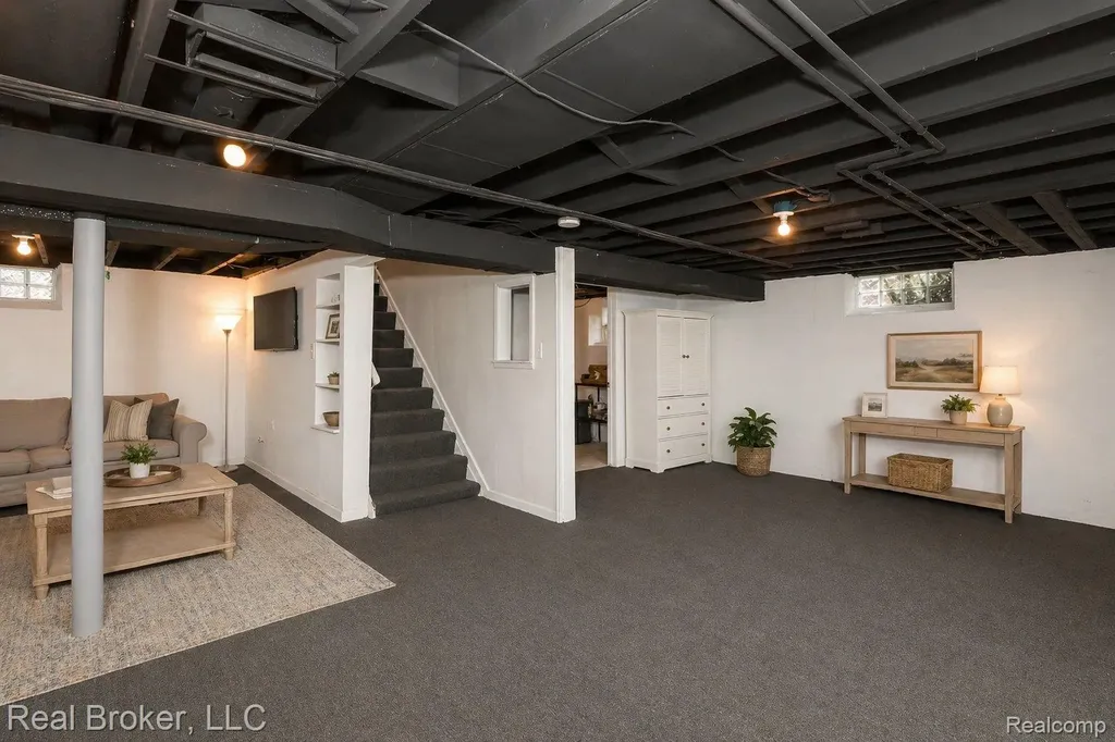8410 Northfield Boulevard Oak Park City MI 48237