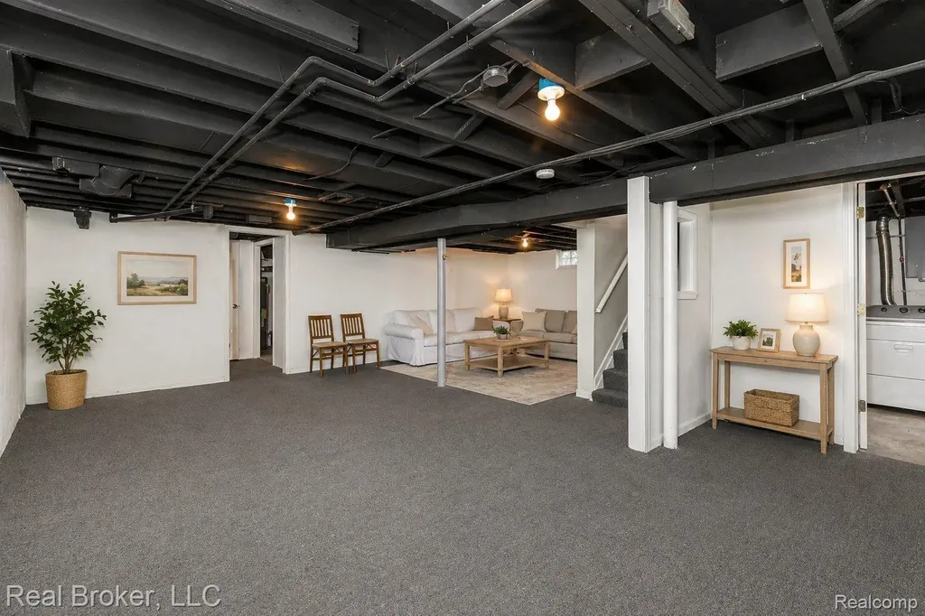 8410 Northfield Boulevard Oak Park City MI 48237