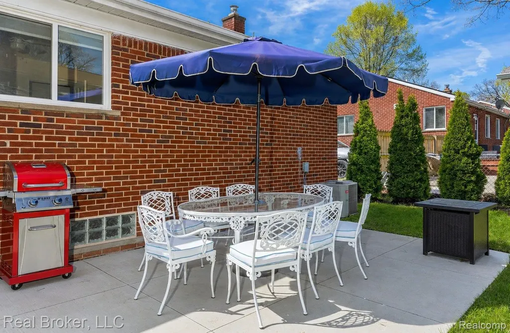 8410 Northfield Boulevard Oak Park City MI 48237