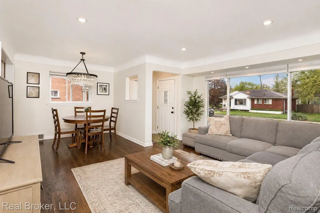 8410 Northfield Boulevard Oak Park City MI 48237