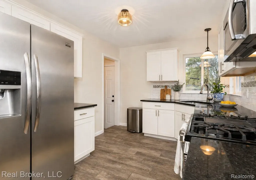 8410 Northfield Boulevard Oak Park City MI 48237