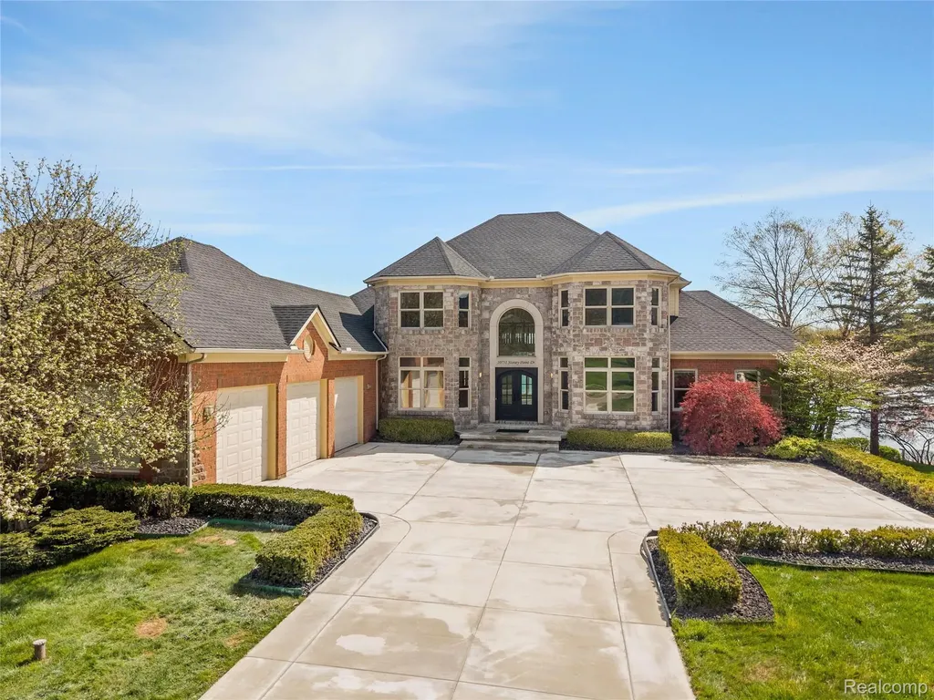 10751 Stoney Point Drive Green Oak Township MI 48178