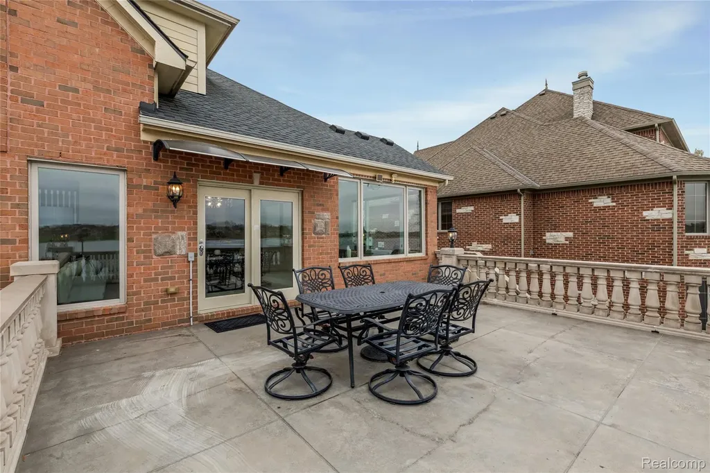 10751 Stoney Point Drive Green Oak Township MI 48178