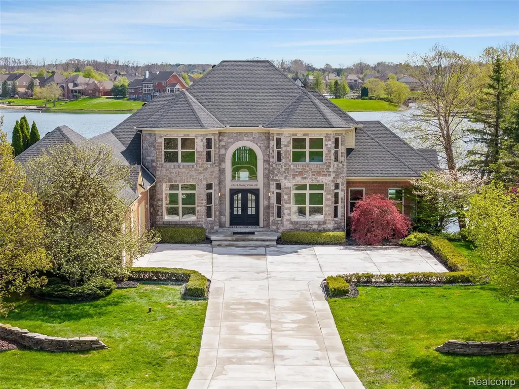 10751 Stoney Point Drive Green Oak Township MI 48178
