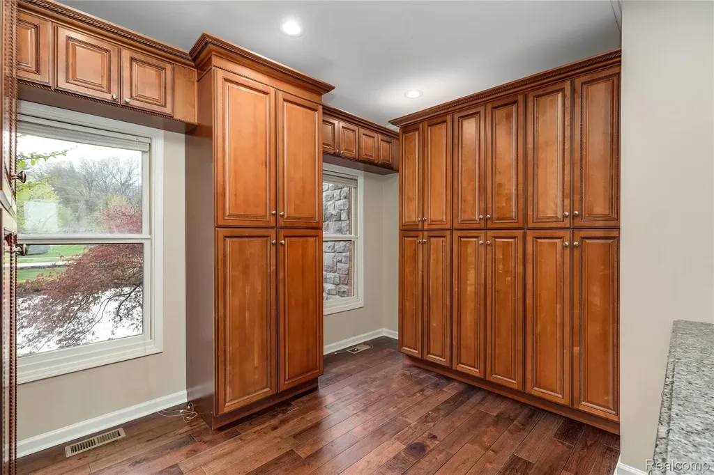 10751 Stoney Point Drive Green Oak Township MI 48178