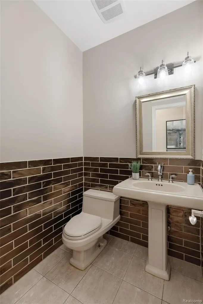 10751 Stoney Point Drive Green Oak Township MI 48178