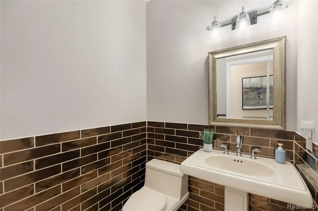 10751 Stoney Point Drive Green Oak Township MI 48178