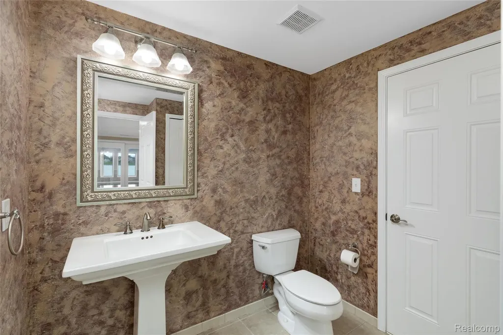 10751 Stoney Point Drive Green Oak Township MI 48178
