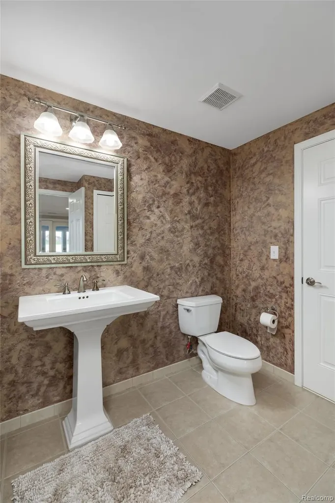 10751 Stoney Point Drive Green Oak Township MI 48178