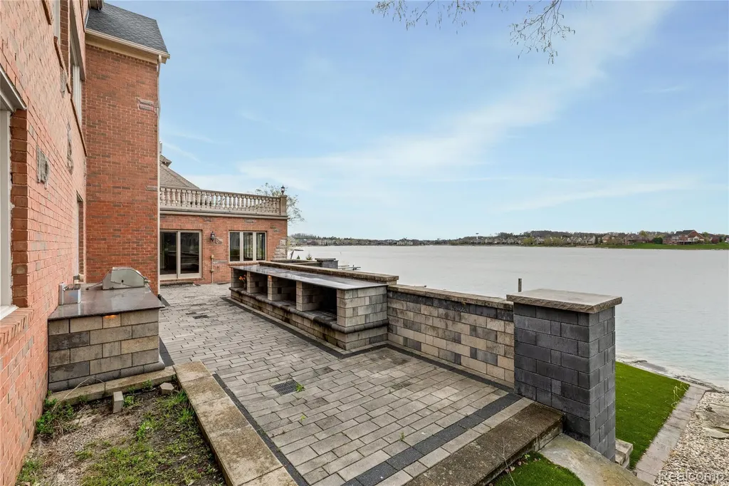 10751 Stoney Point Drive Green Oak Township MI 48178