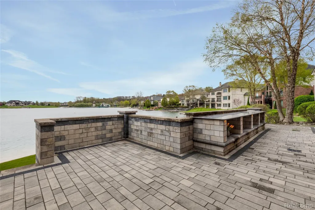 10751 Stoney Point Drive Green Oak Township MI 48178