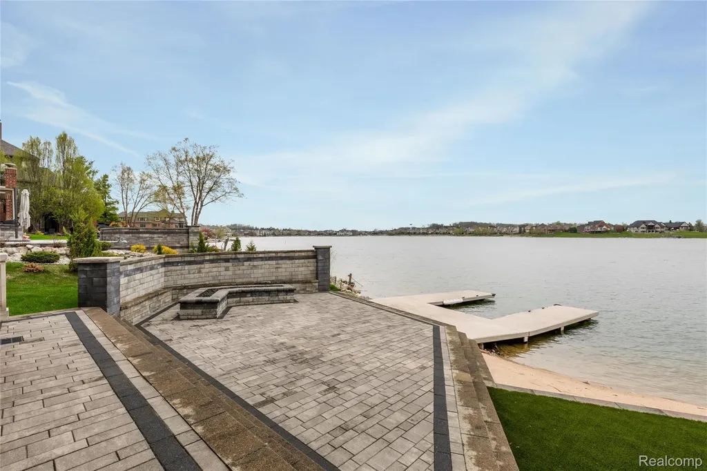 10751 Stoney Point Drive Green Oak Township MI 48178