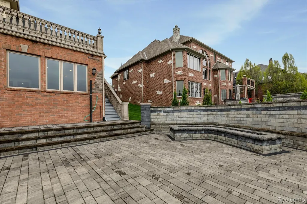 10751 Stoney Point Drive Green Oak Township MI 48178