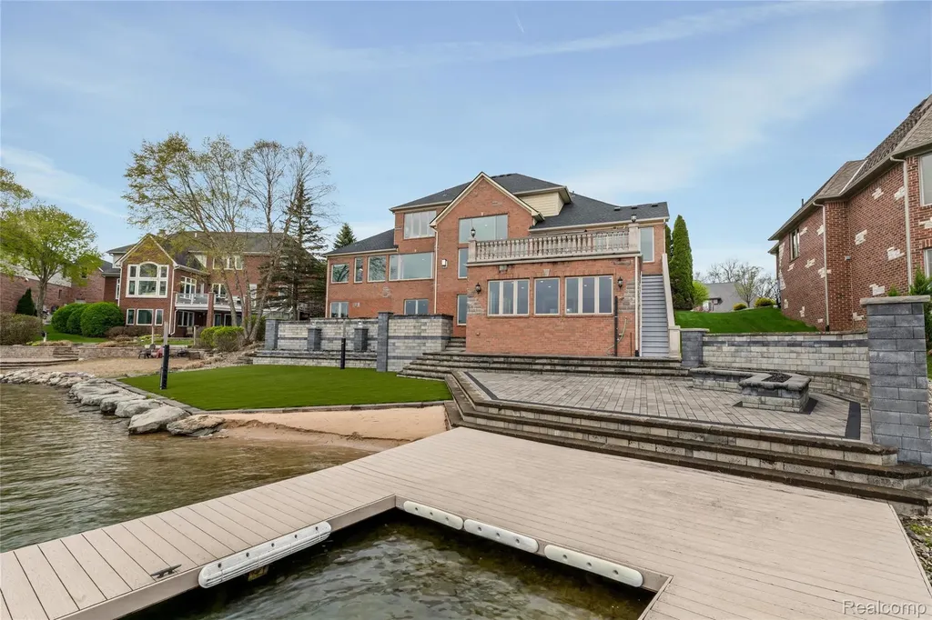 10751 Stoney Point Drive Green Oak Township MI 48178