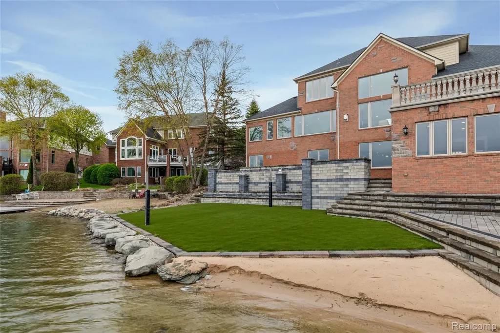 10751 Stoney Point Drive Green Oak Township MI 48178