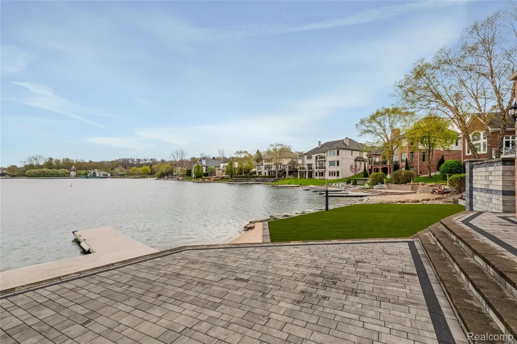 10751 Stoney Point Drive Green Oak Township MI 48178