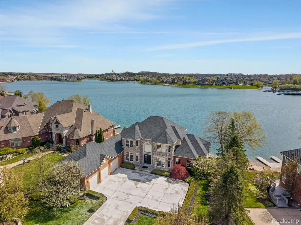 10751 Stoney Point Drive Green Oak Township MI 48178
