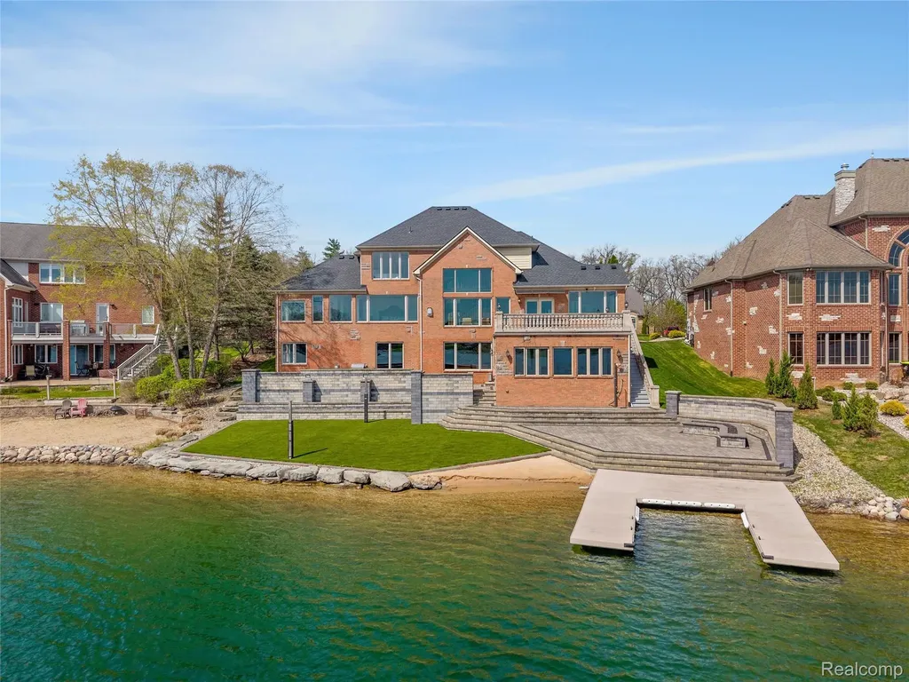 10751 Stoney Point Drive Green Oak Township MI 48178