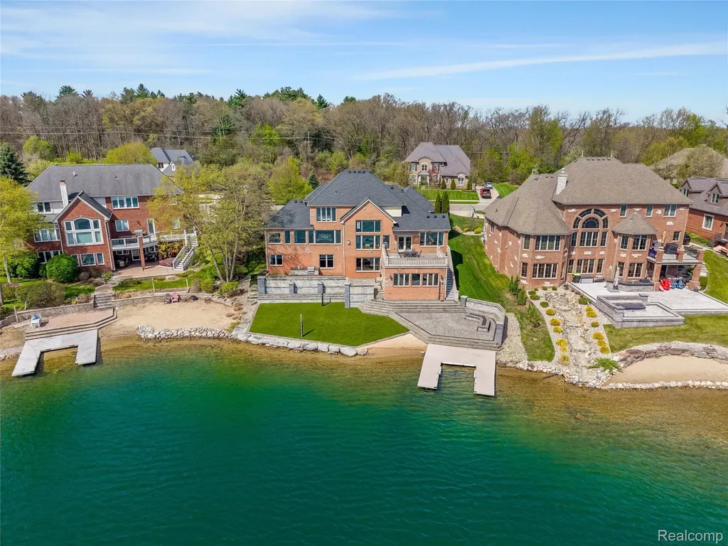 10751 Stoney Point Drive Green Oak Township MI 48178