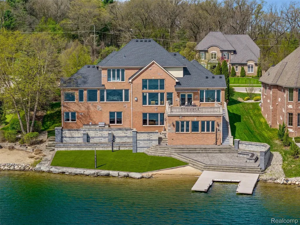 10751 Stoney Point Drive Green Oak Township MI 48178