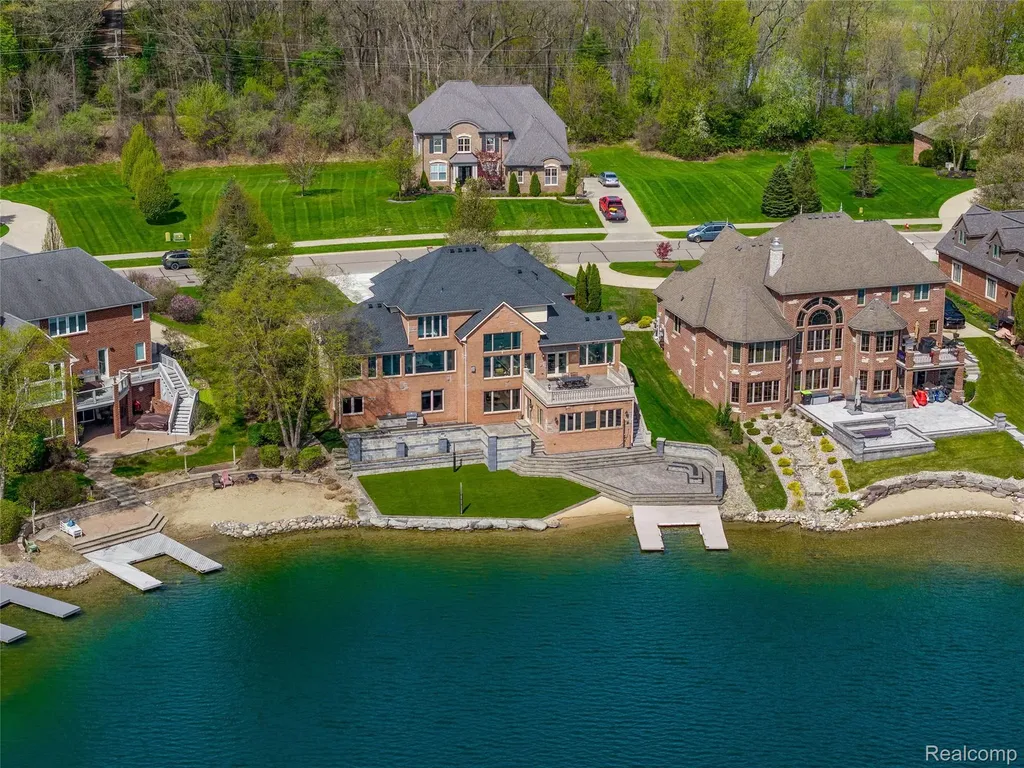 10751 Stoney Point Drive Green Oak Township MI 48178