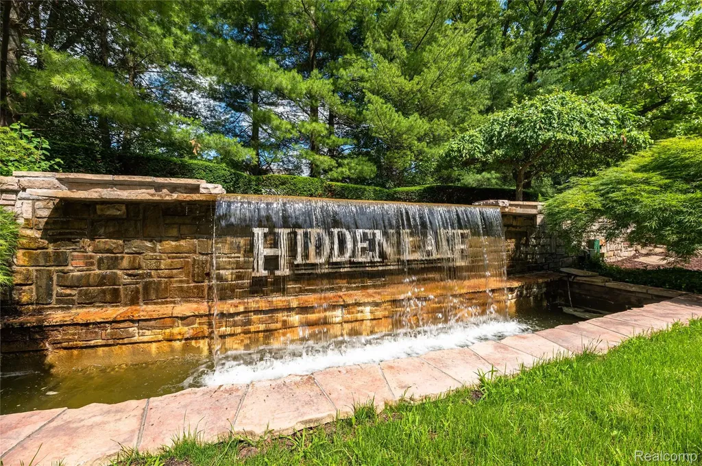 10751 Stoney Point Drive Green Oak Township MI 48178