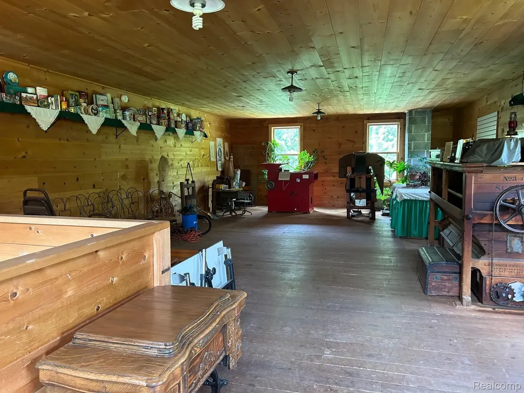 10470 N Rushton Road Green Oak Township MI 48178