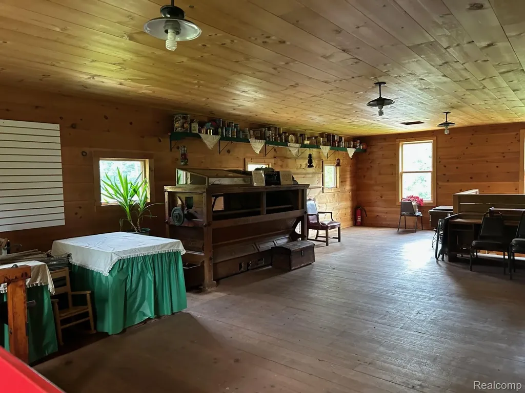 10470 N Rushton Road Green Oak Township MI 48178