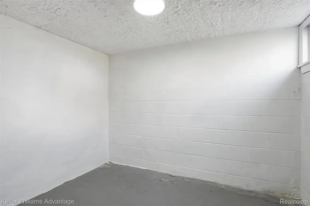 18689 Five Points Street Redford Charter Township MI 48240