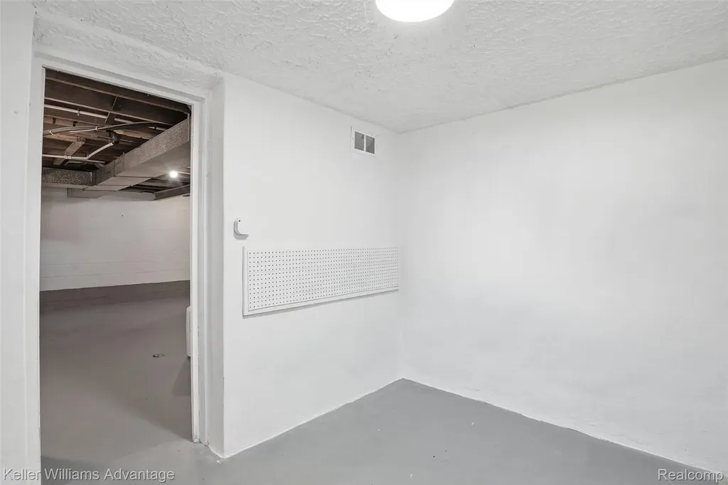 18689 Five Points Street Redford Charter Township MI 48240