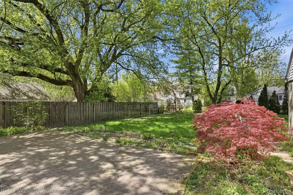18689 Five Points Street Redford Charter Township MI 48240