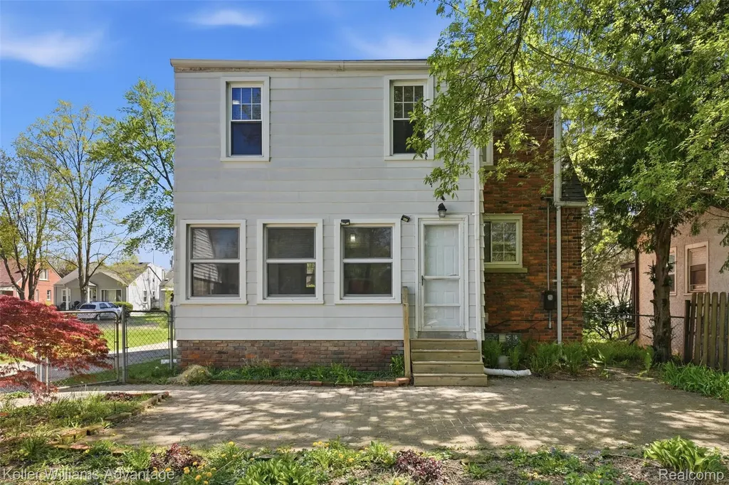 18689 Five Points Street Redford Charter Township MI 48240